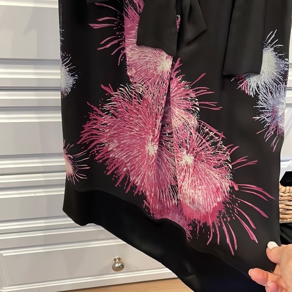 GORGEOUS Silk halter designers top - Picture 4 of 7